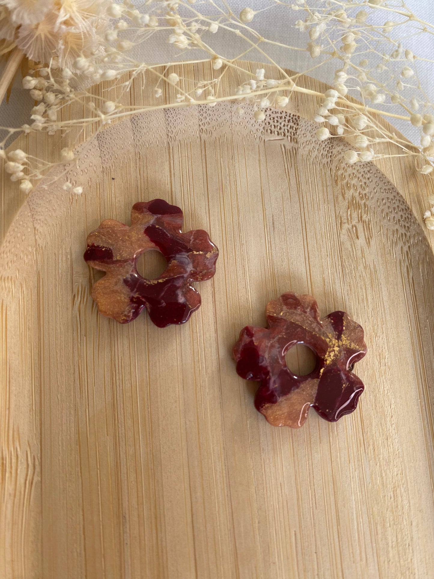 Pampilles mini fleurs 17mm marbré bordeaux doré