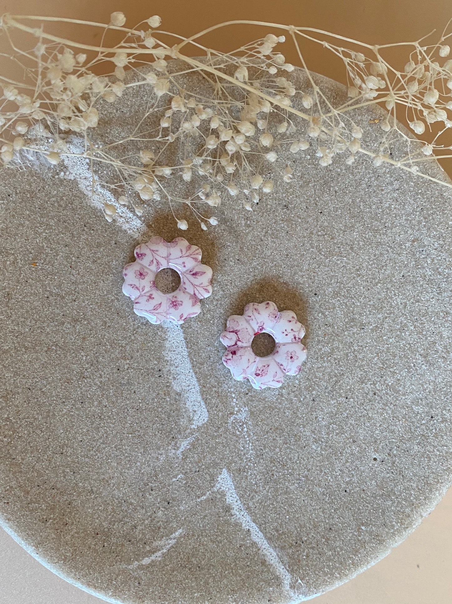 Pampilles mini fleurs 17mm blanc motifs rose