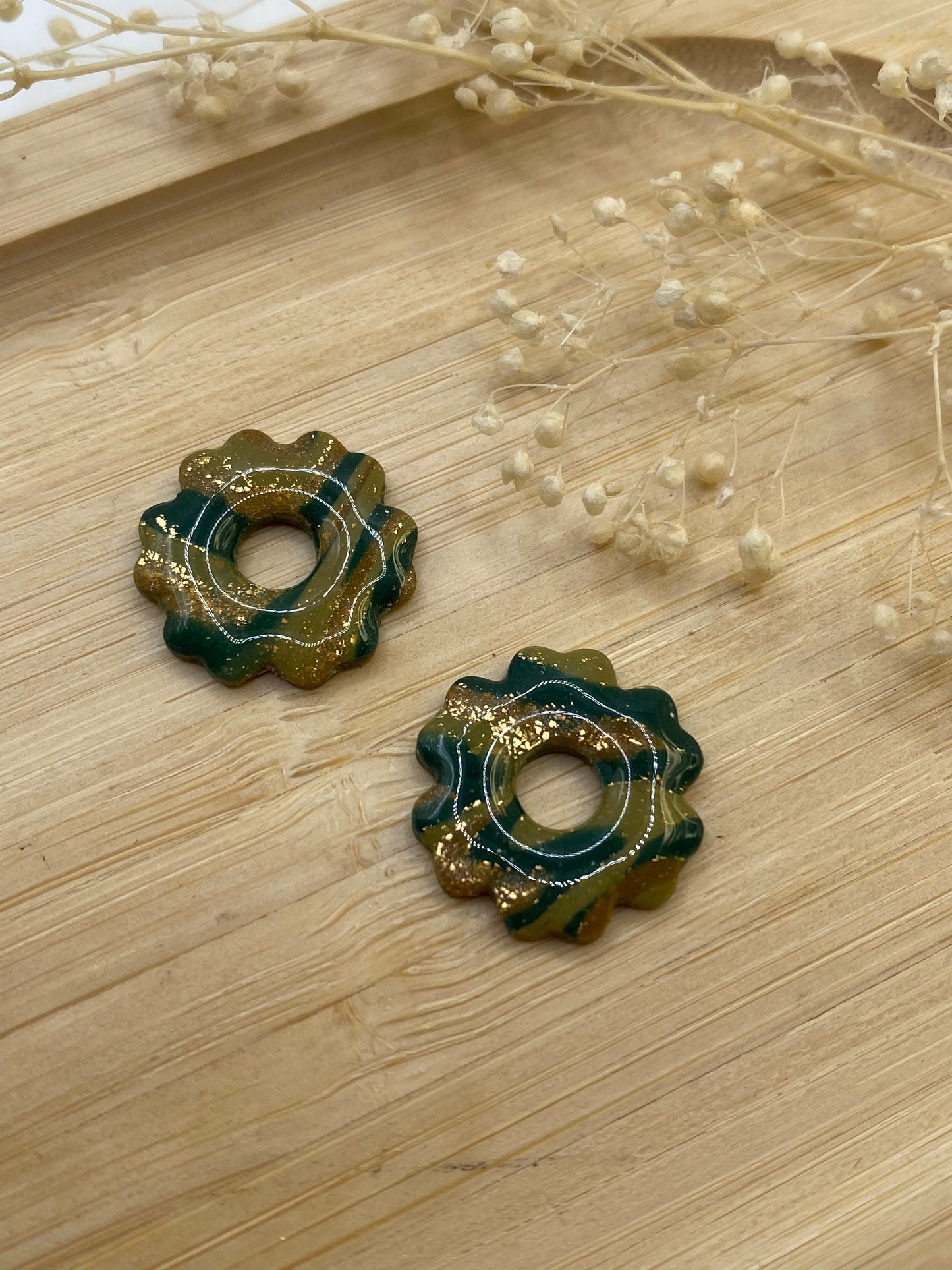 Pampilles mini fleurs 17mm marbré vert kaki or
