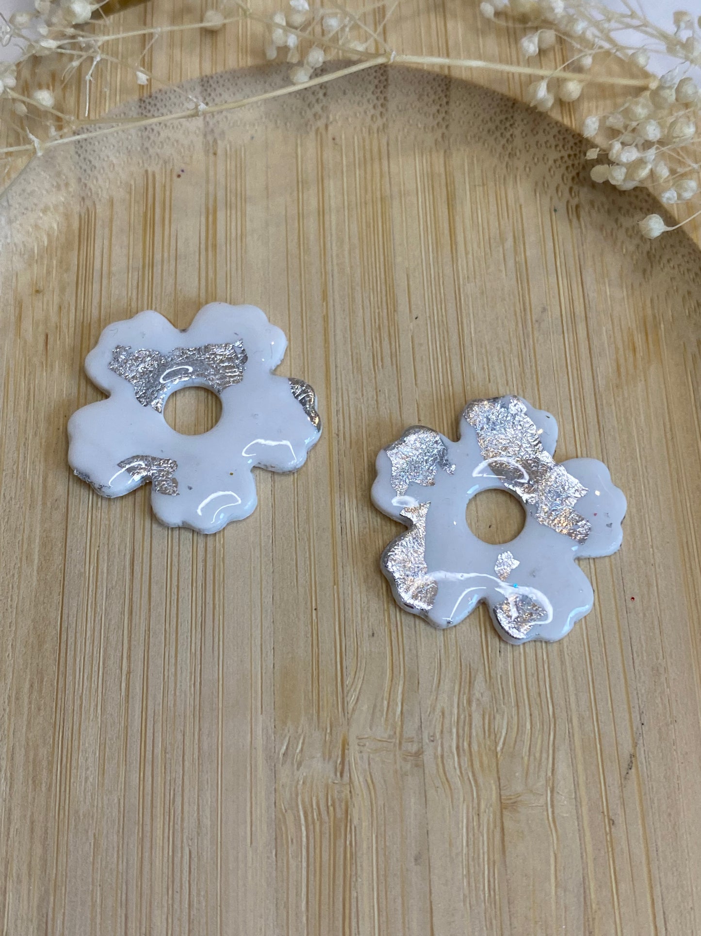 Pampilles fleurs 25mm blanc argent