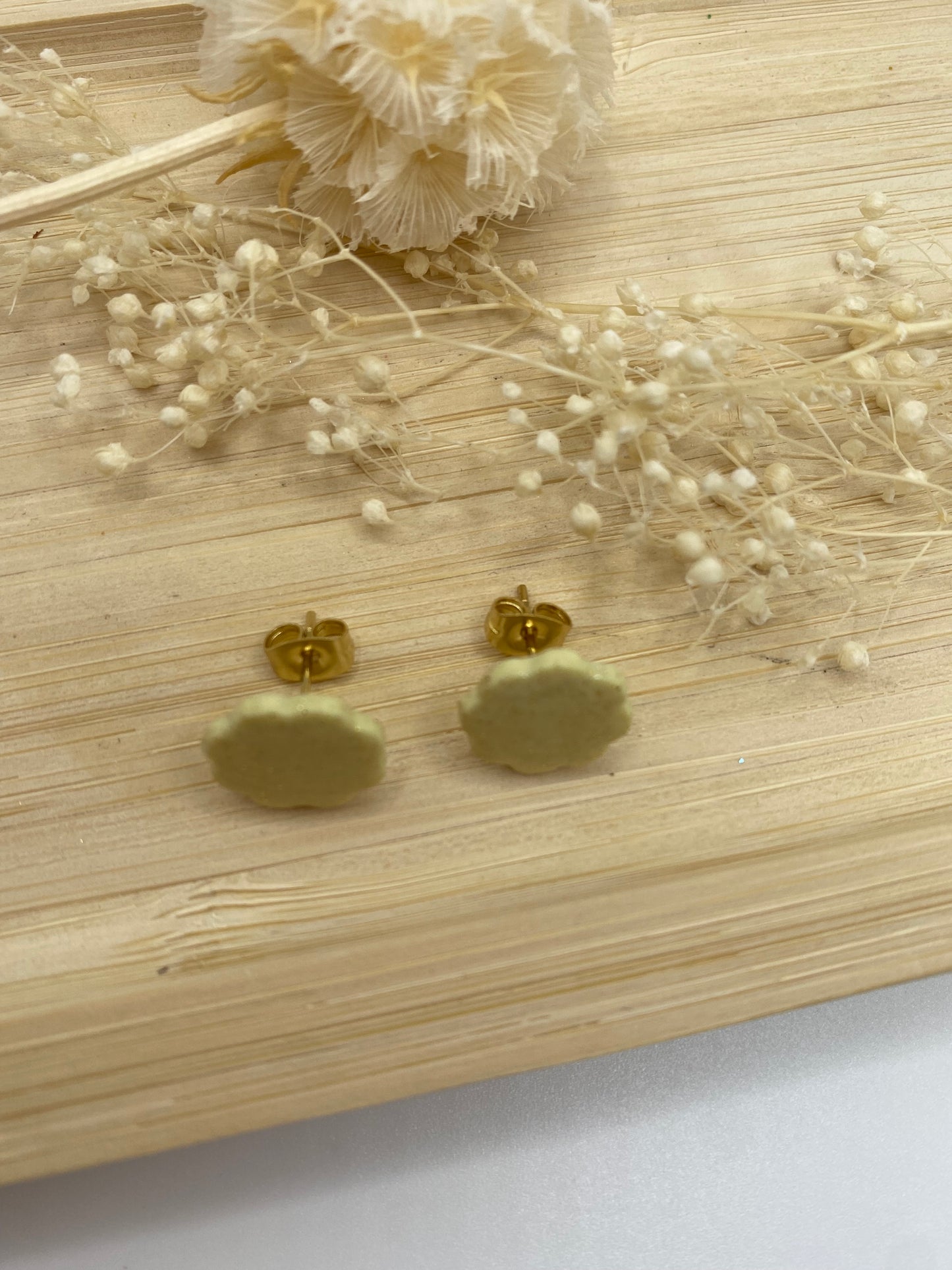 Puces d'oreilles fleurs jaune paillette