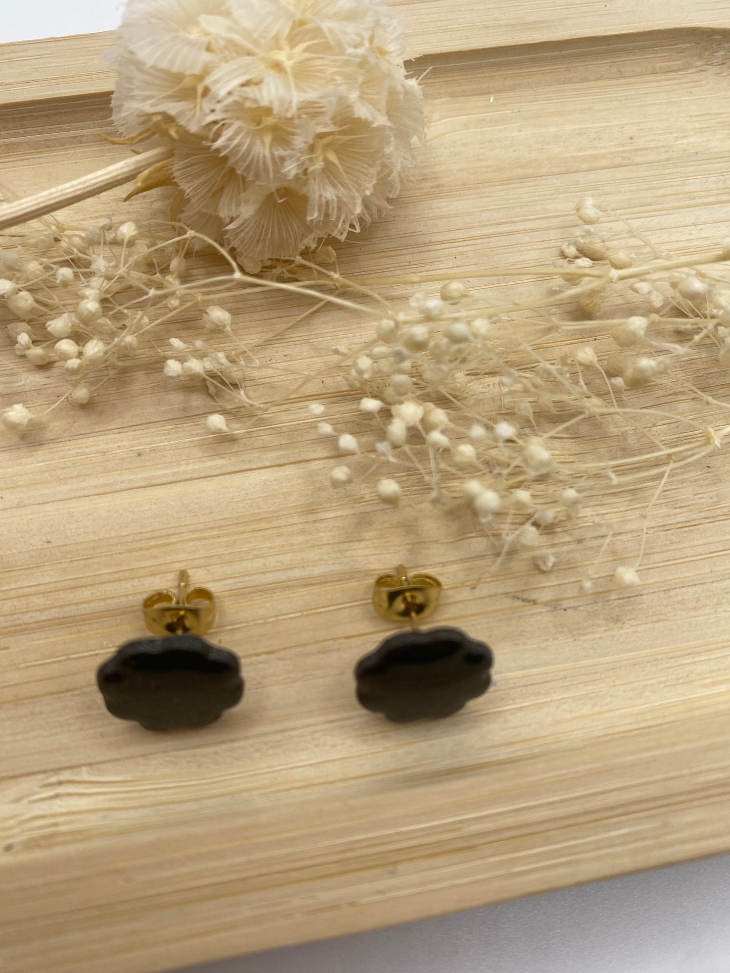 Puces d'oreilles fleurs noir nacré