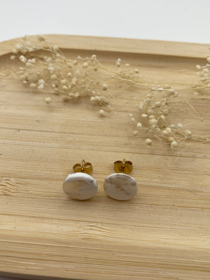 Puces d'oreilles rondes marbré blanc transparent or