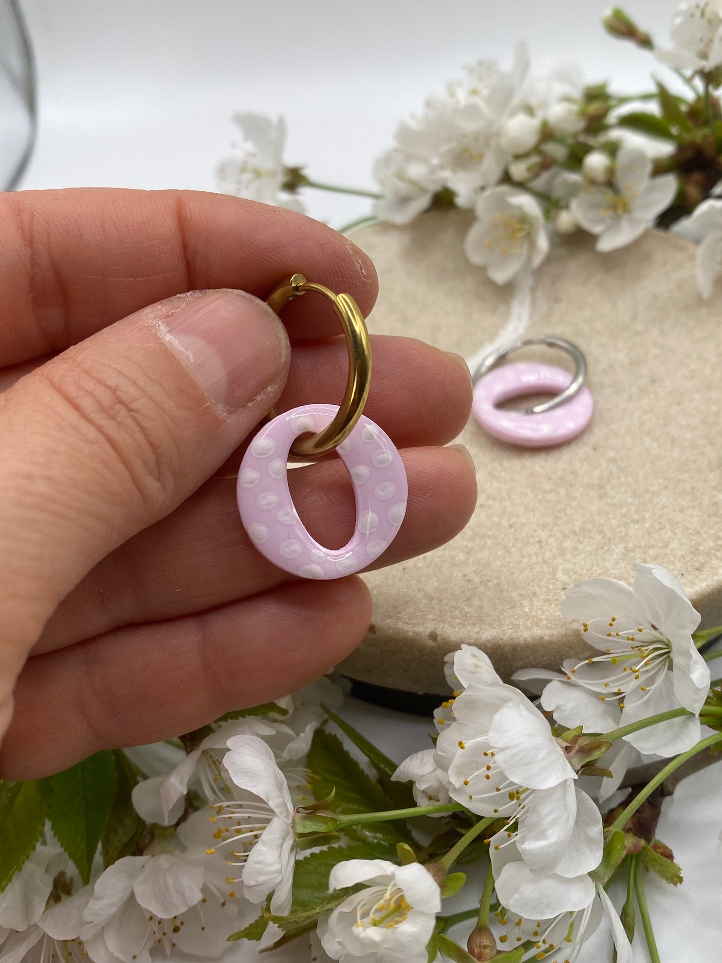 Pampilles rondes 20mm rose à pois blanc