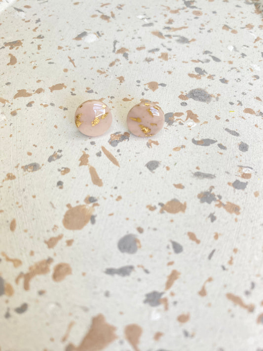 Puces d'oreilles rondes rose pâle et or