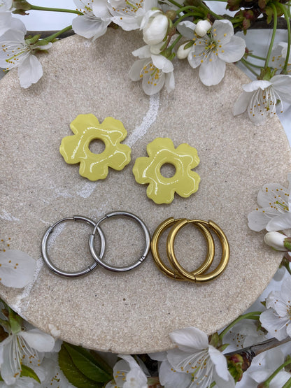 Pampilles fleurs 25mm jaune pois blanc