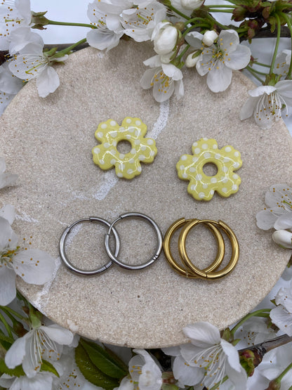 Pampilles fleurs 25mm jaune pois blanc