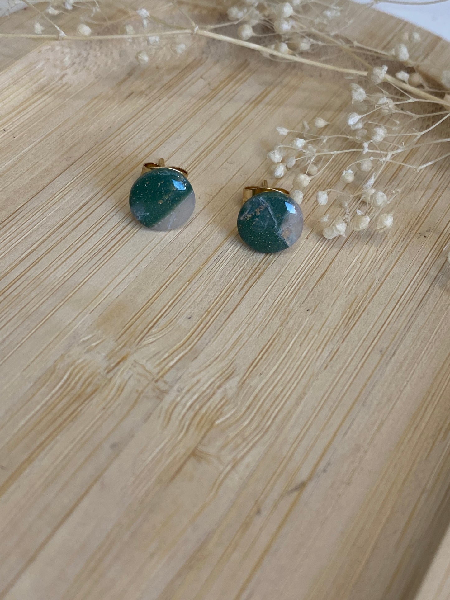 Puces d'oreilles rondes vert blanc or