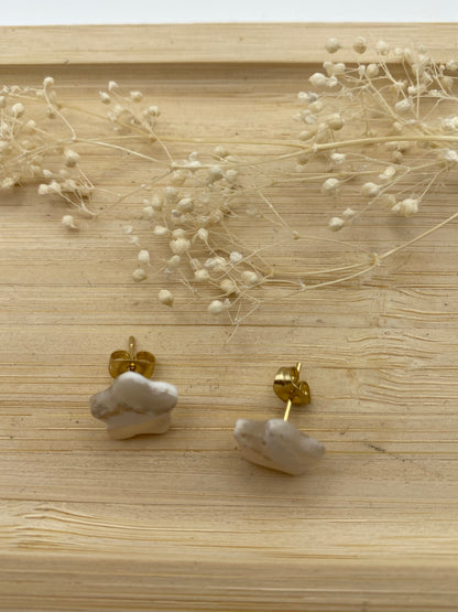 Puces d'oreilles étoiles blanc translucide et or