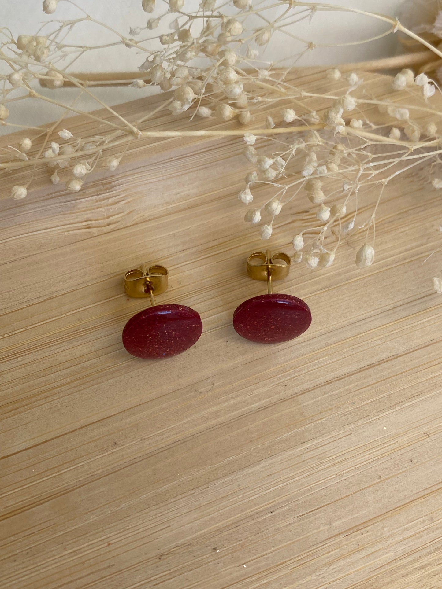 Puces d'oreilles rondes bordeaux paillettes