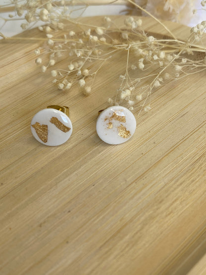 Puces d'oreilles rondes banc et or