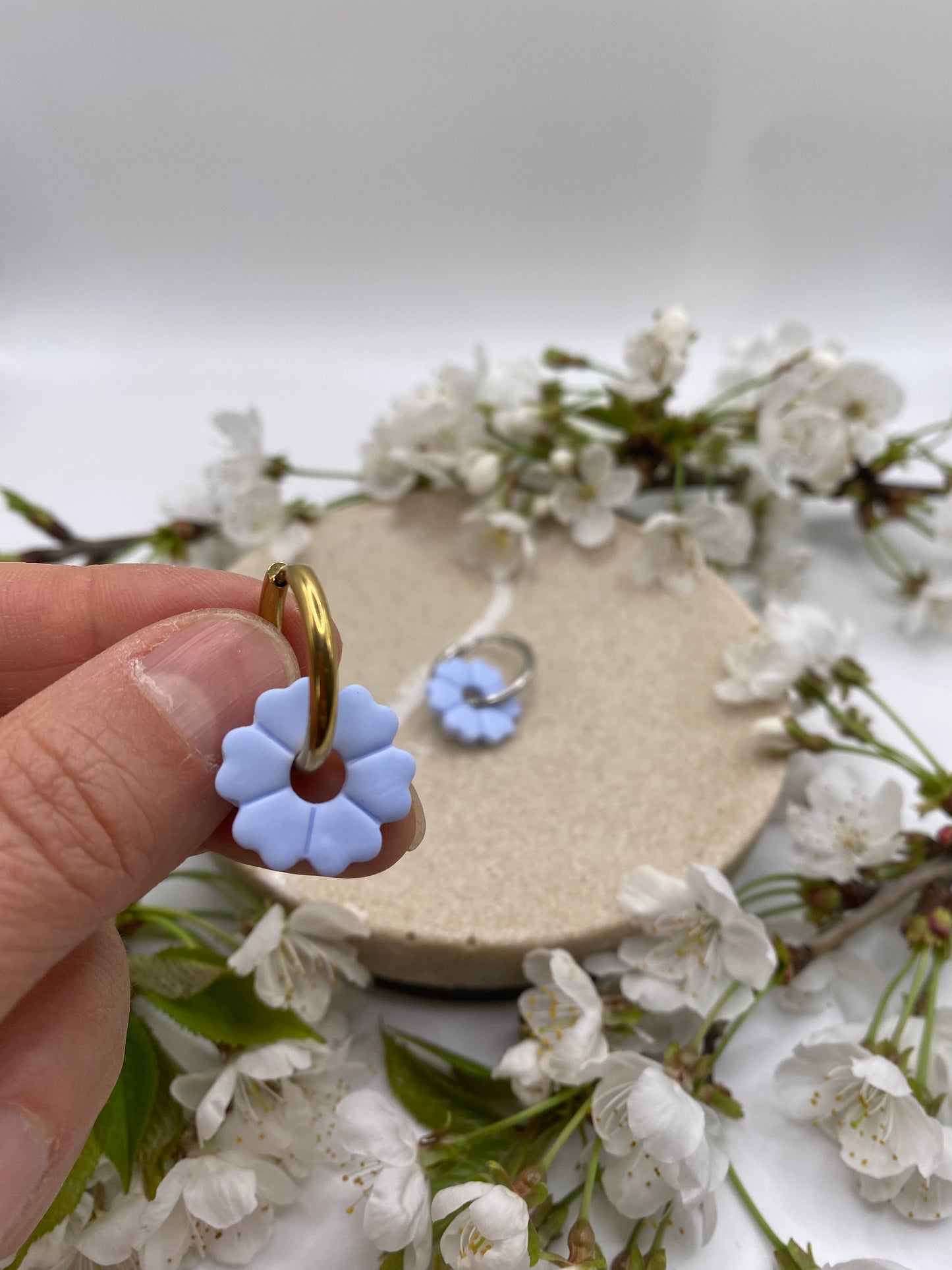 Pampilles mini fleurs 17mm bleu mate