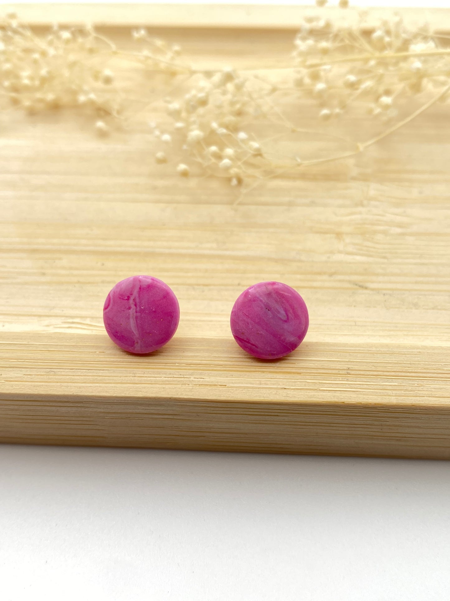 Puces d'oreilles rondes marbré rose