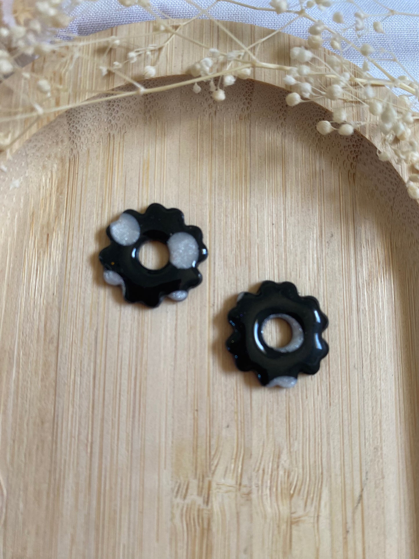 Pampilles mini fleurs 17mm noir pois argent