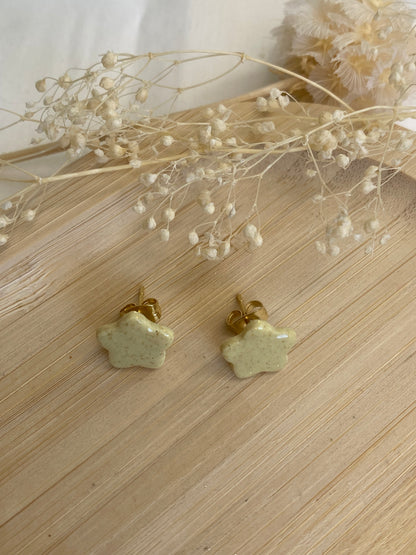 Puces d'oreilles étoiles jaune  paillettes