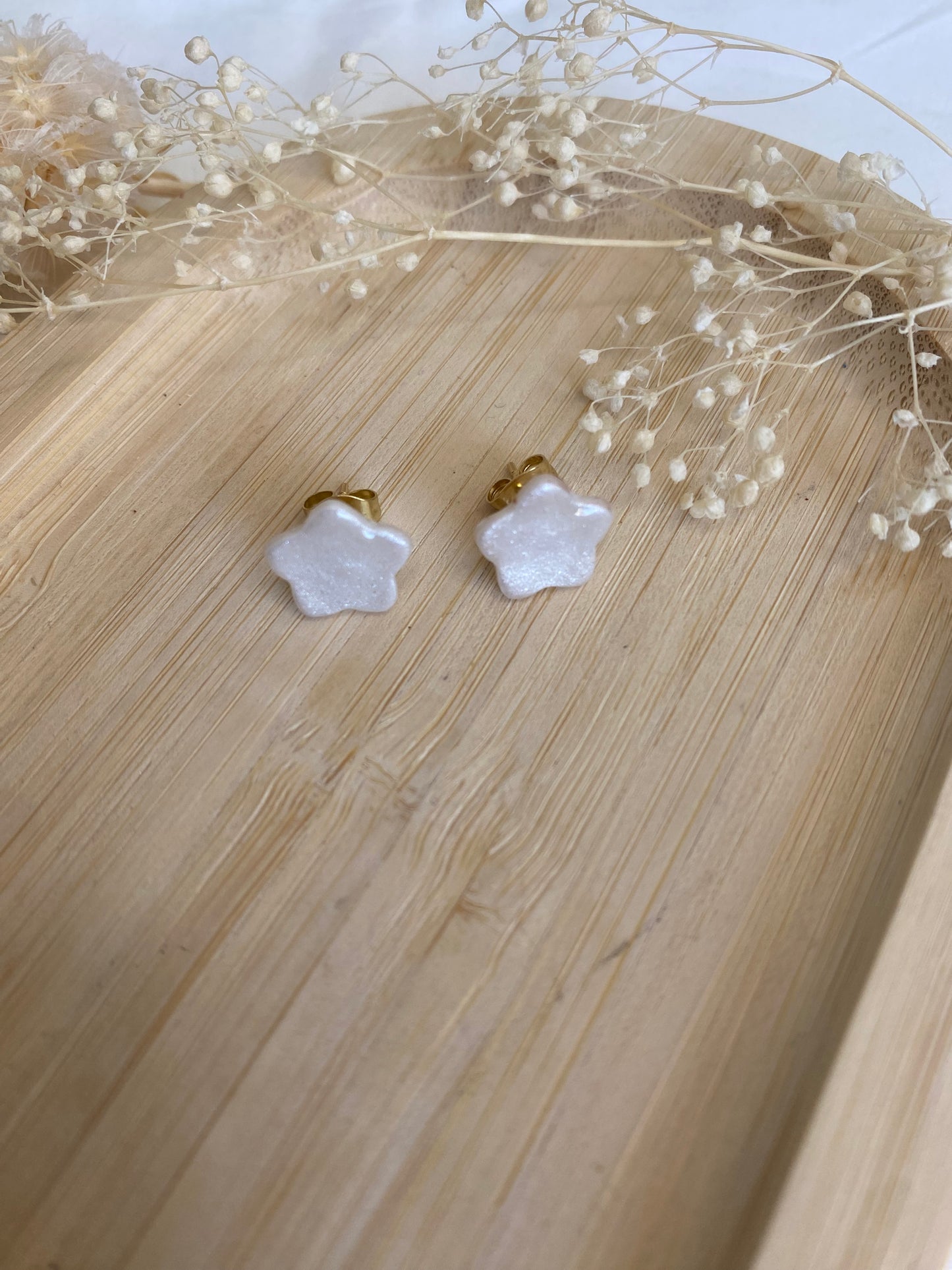Puces d'oreilles étoiles blanc nacré