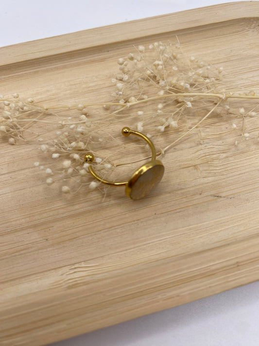 Bague incruste beige nacré et or