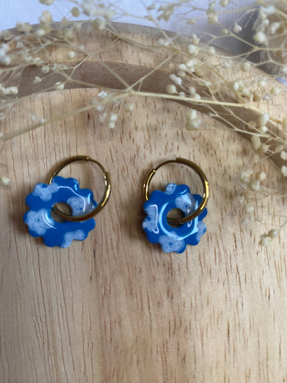 Pampilles mini fleurs 17mm bleu fleurs blanches