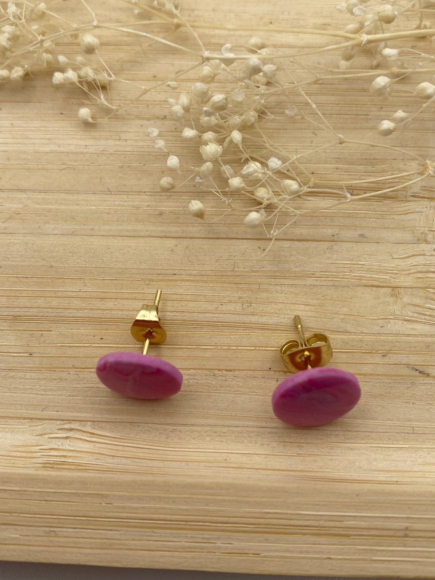 Puces d'oreilles rondes marbré rose