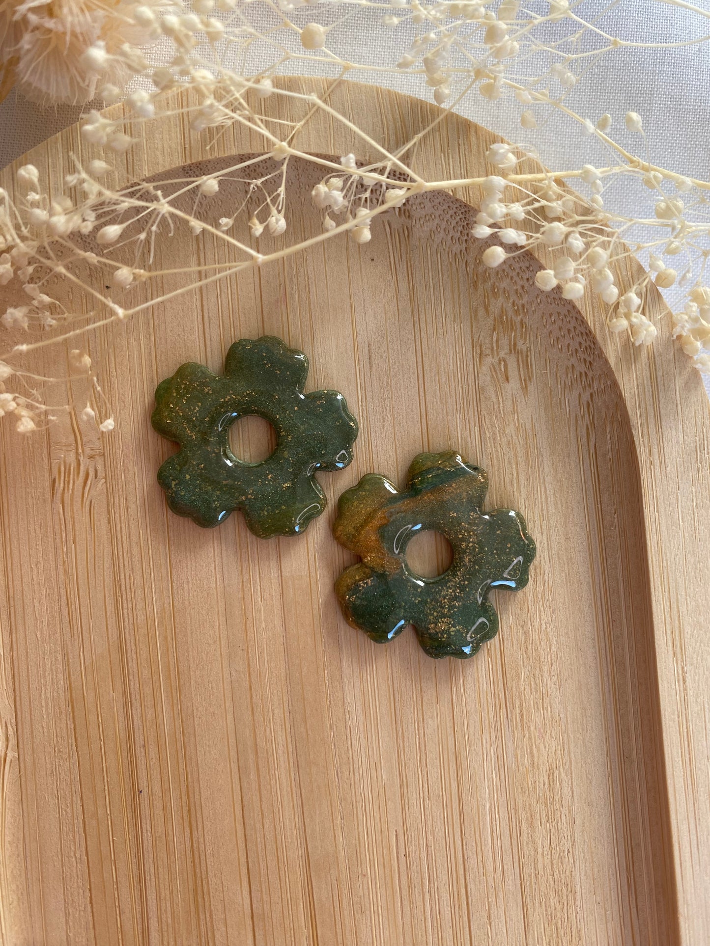 Pampilles fleurs 25mm vert or bronze