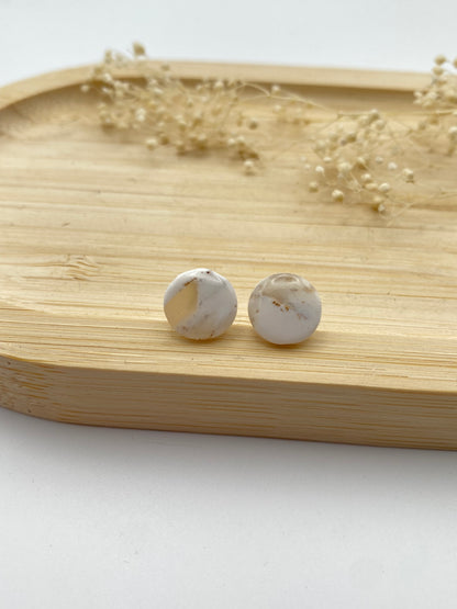 Puces d'oreilles rondes marbré blanc transparent or