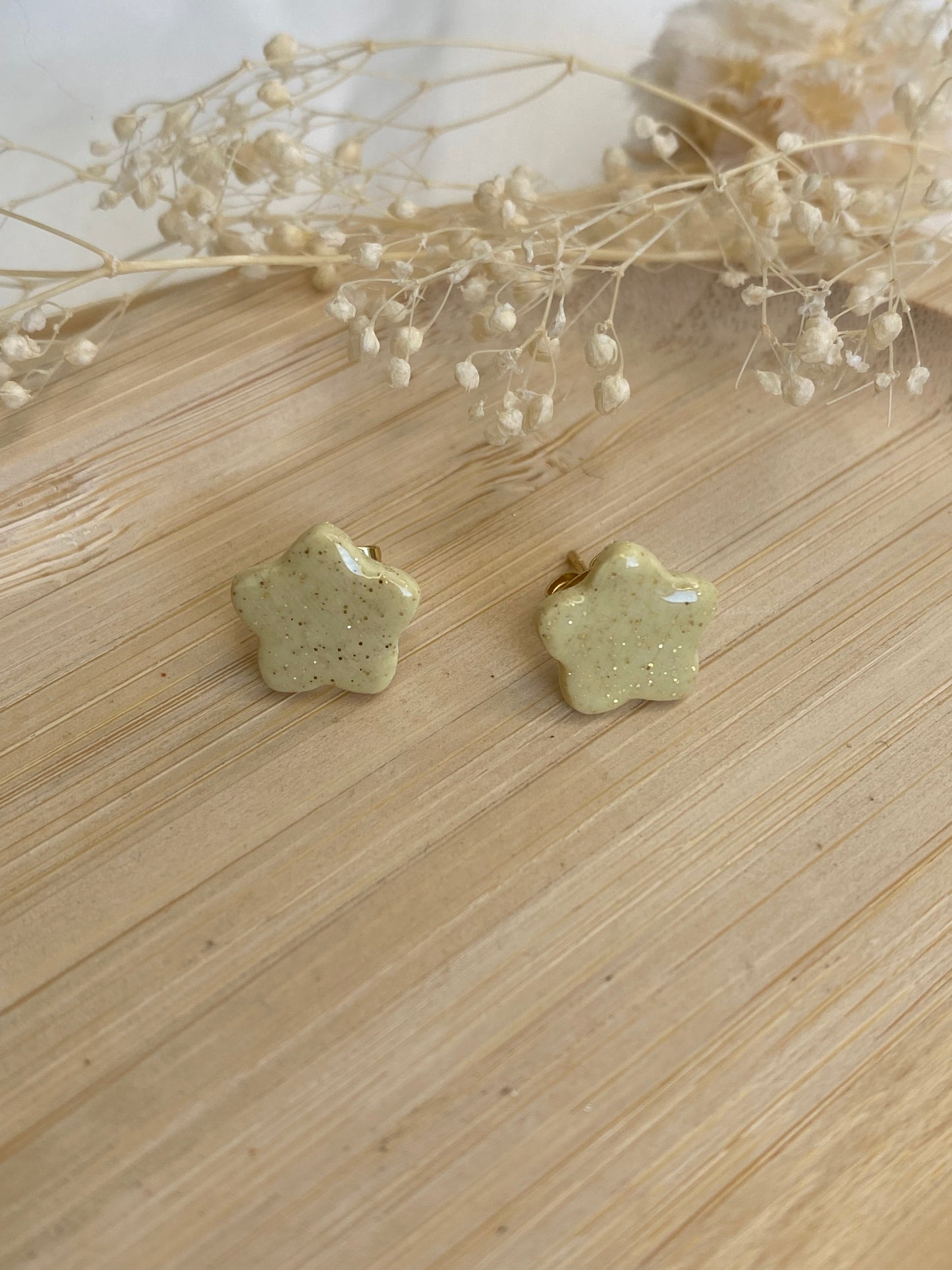 Puces d'oreilles étoiles jaune  paillettes