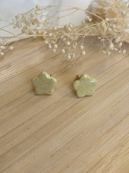 Puces d'oreilles étoiles jaune  paillettes