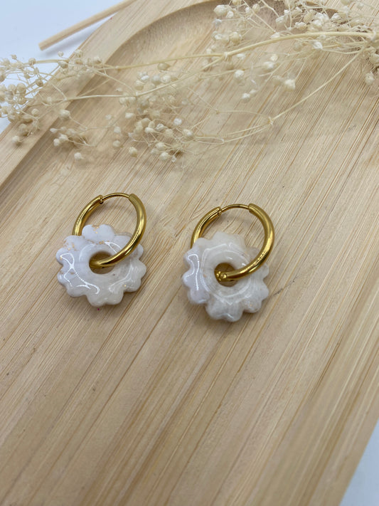 Pampilles mini fleurs 17mm marbré blanc et or