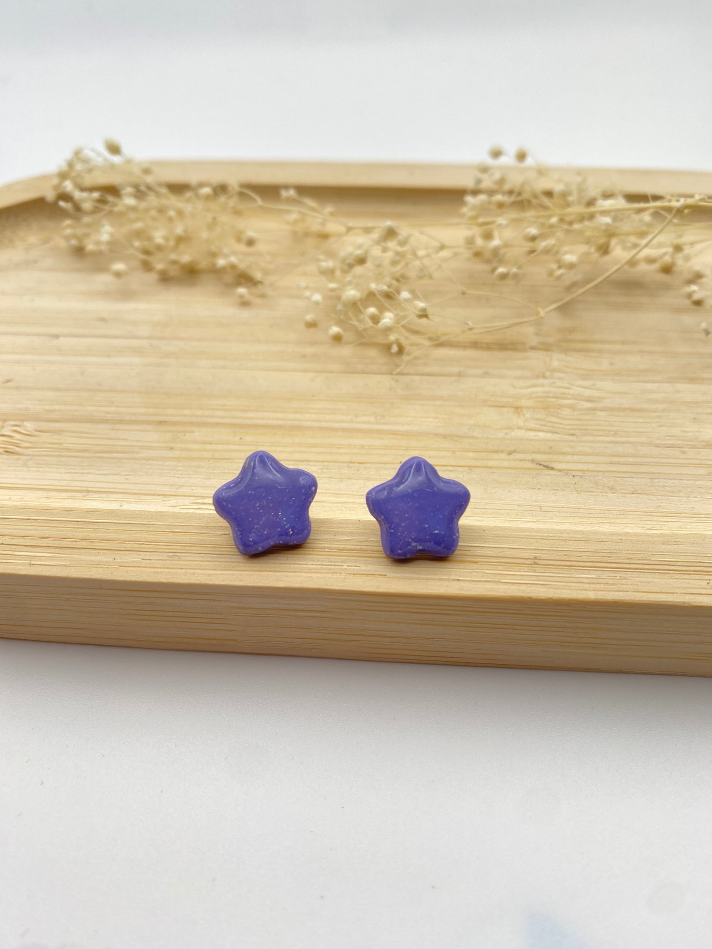 Puces d'oreilles étoiles mauve et paillettes